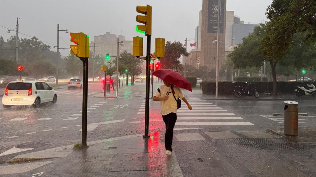 La tormenta, este sábado en el centro de Zaragoza.