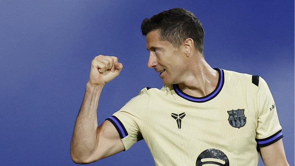 Lewandowski celebra su gol ante Osasuna.