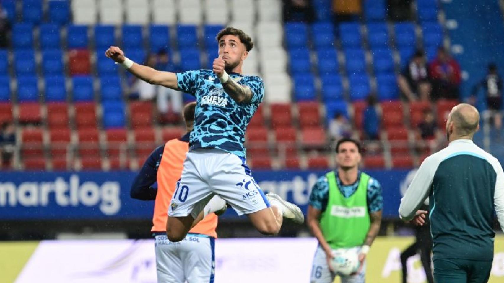 David Larrubia durante el calentamiento del SD Eibar vs. Málaga CF de Segunda División