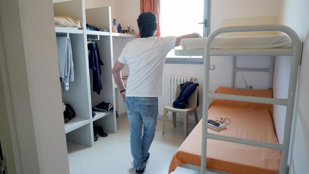 Uno de los internos del Centro de Inserción Social Máximo Casado, ubicado en Santovenia del Pisuerga (Valladolid)