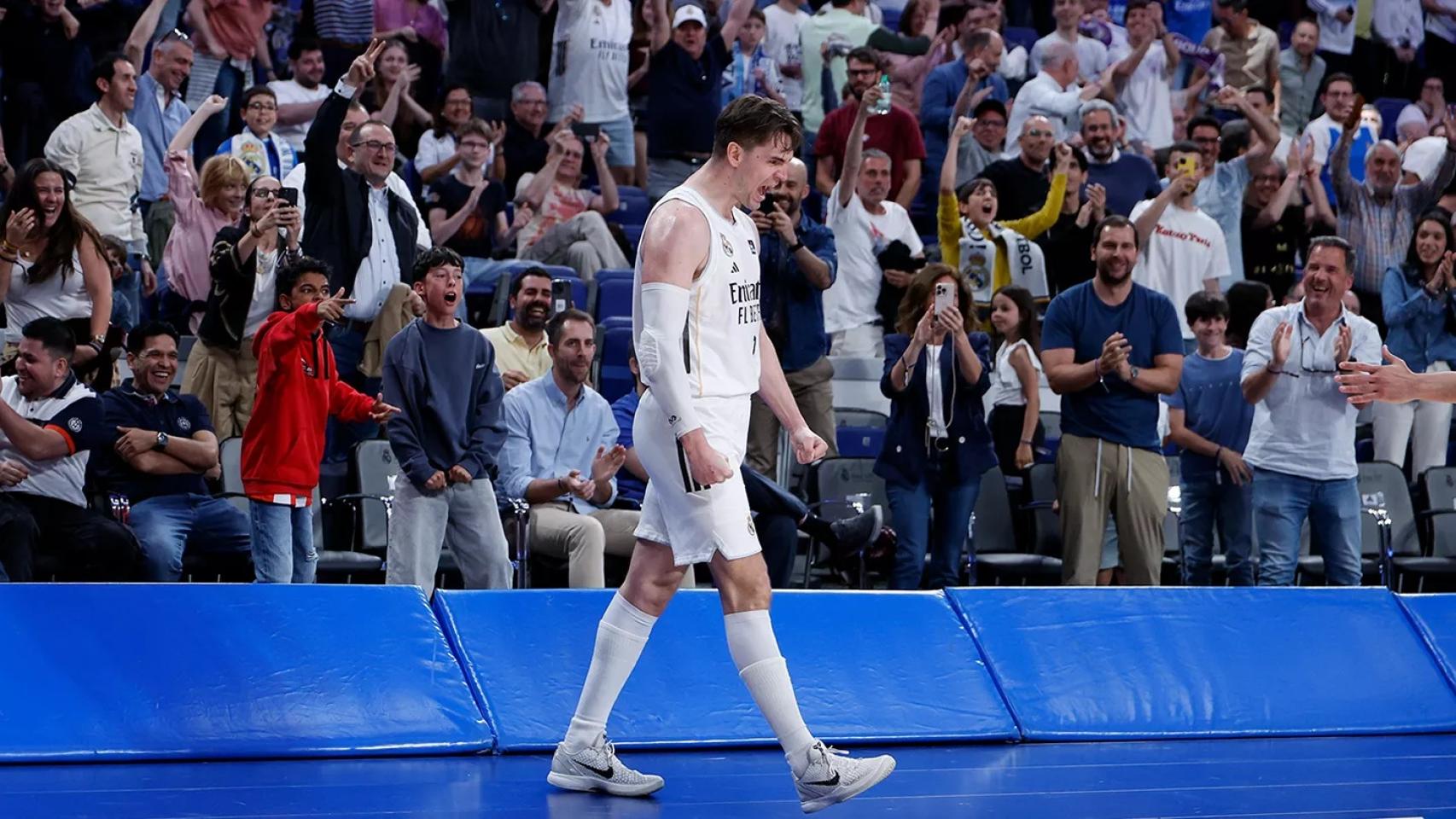 Mario Hezonja celebra una canasta en la victoria ante UCAM Murcia.