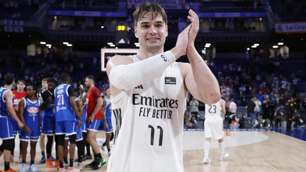 Hezonja agracece el apoyo a la afición tras la victoria ante el Real Madrid.