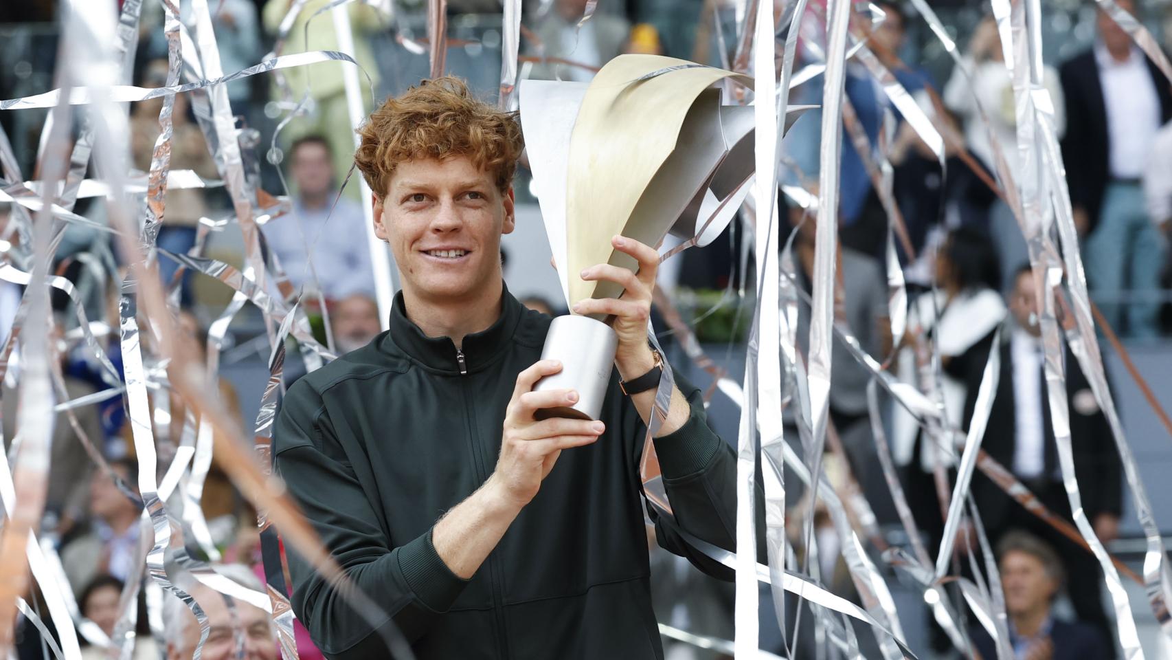 Sinner celebra su victoria en la final del Mutua Madrid Open.