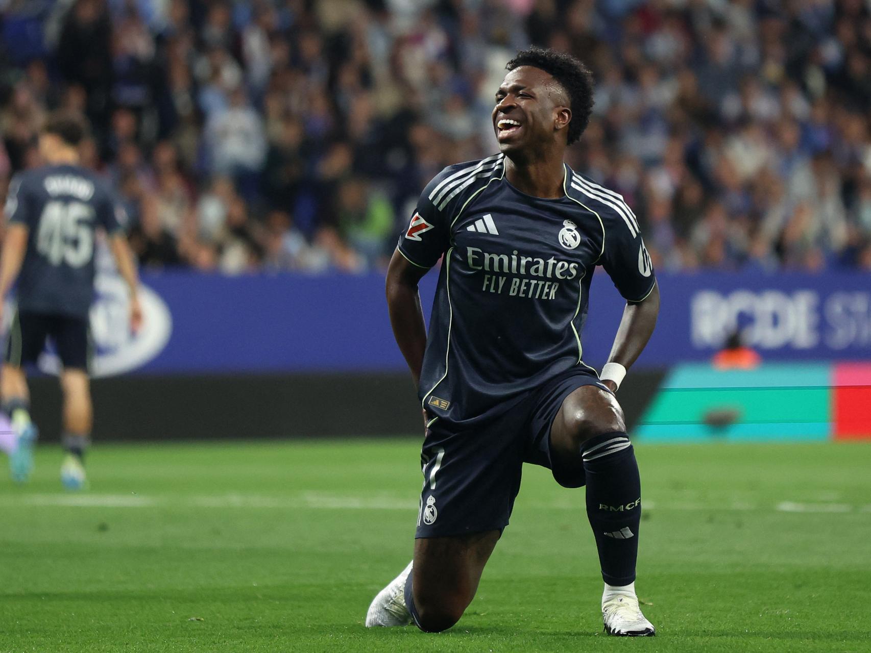Vinicius sonríe durante el partido ante el Espanyol.