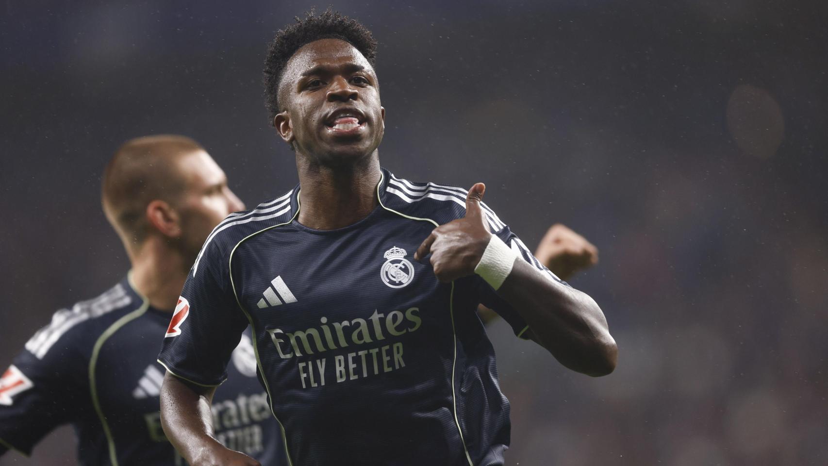 Vinicius se empeña en retrasar el alirón del Barça con un doblete en la victoria del Real Madrid ante el Espanyol