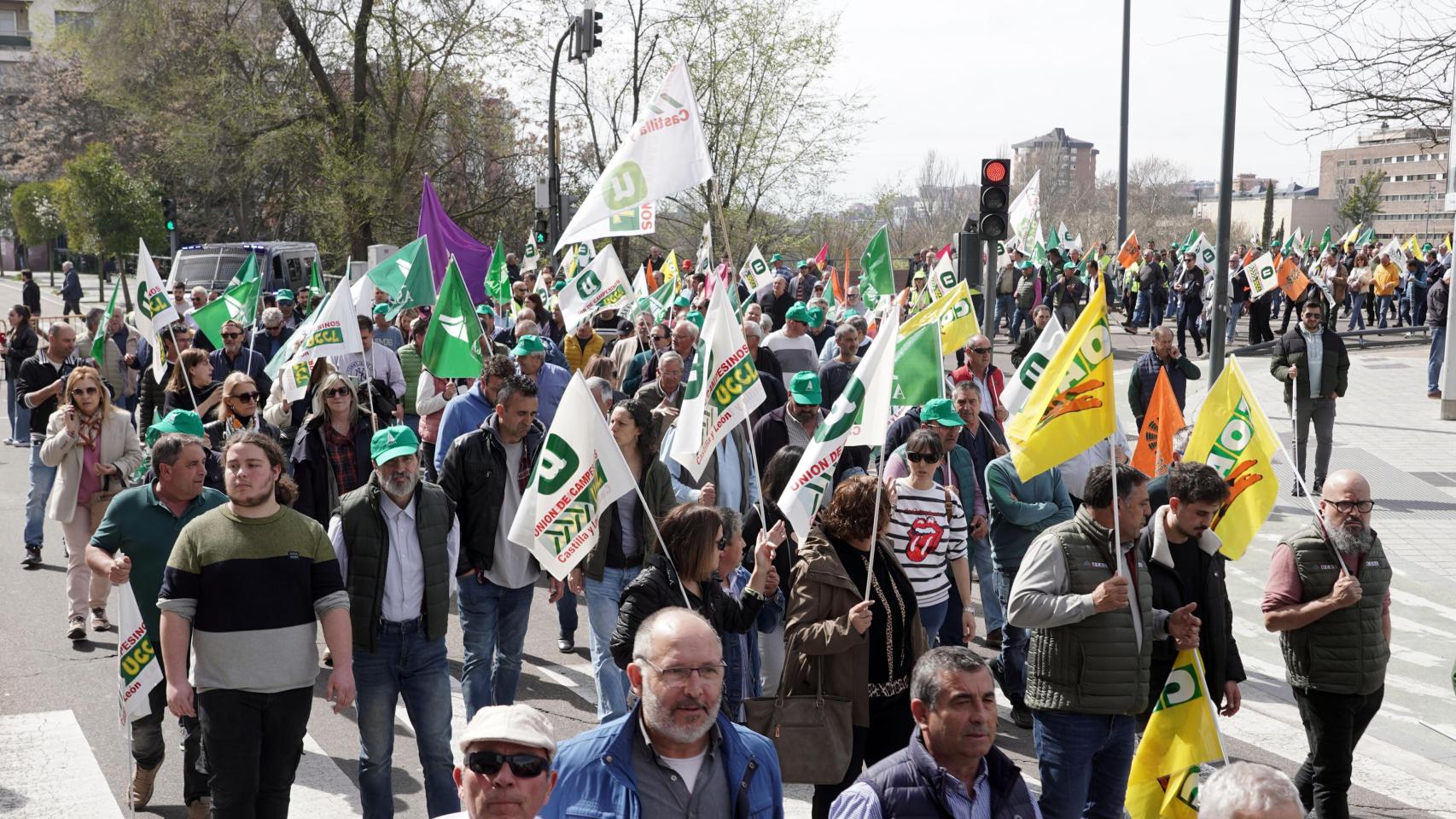 Las organizaciones profesionales agrarias de Castilla y León, Asaja, UCCL y la Alianza Upa-COAG, participan en una concentración y manifestación para denunciar la especulación en el mercado del gasóleo agrícola y los fertilizantes, el pasado 18 de marzo