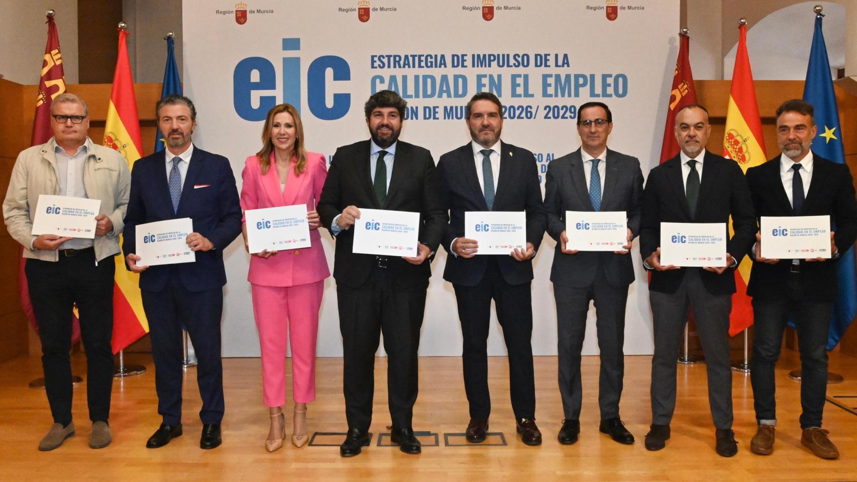 Autoridades y agentes sociales participantes en la presentación