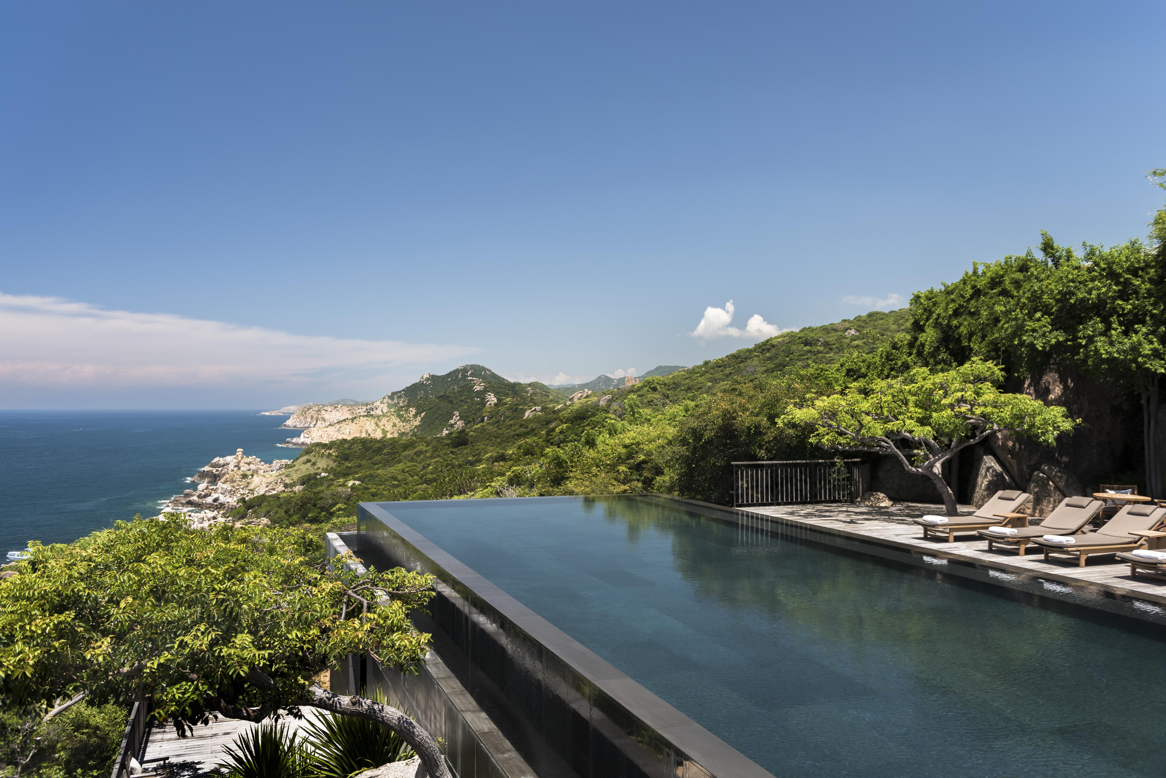 La piscina del resort Amanoi.