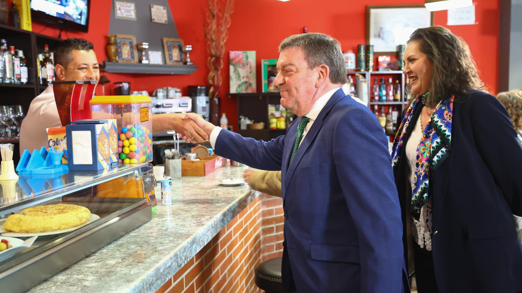Presentación de las ayudas para los bares de los municipios de Castilla y León con la presencia de Luis Miguel González Gago. 