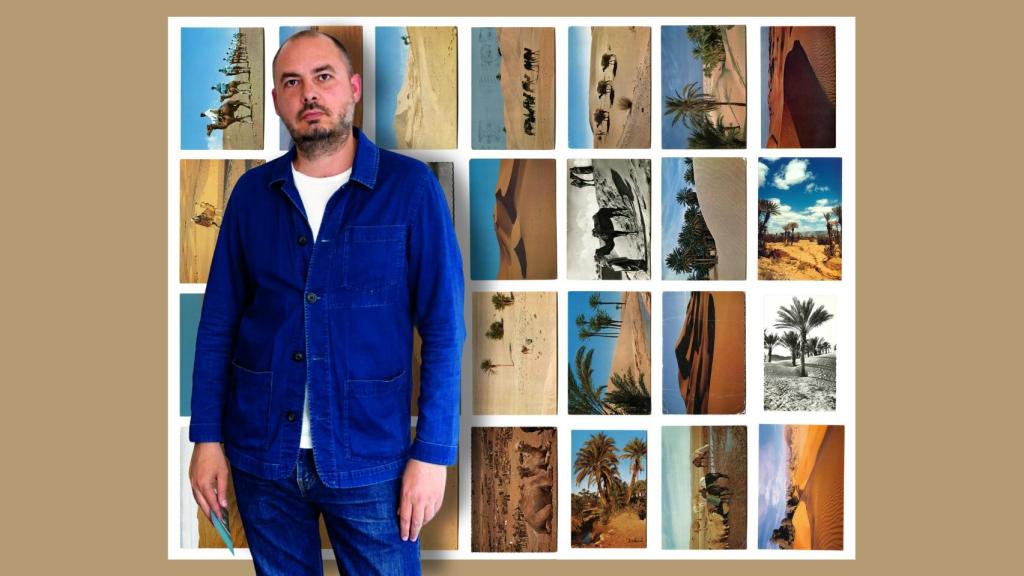 Oriol Vilanova (foto: Ingrid Sala). Al fondo, postales de la serie 'Los restos', 2026