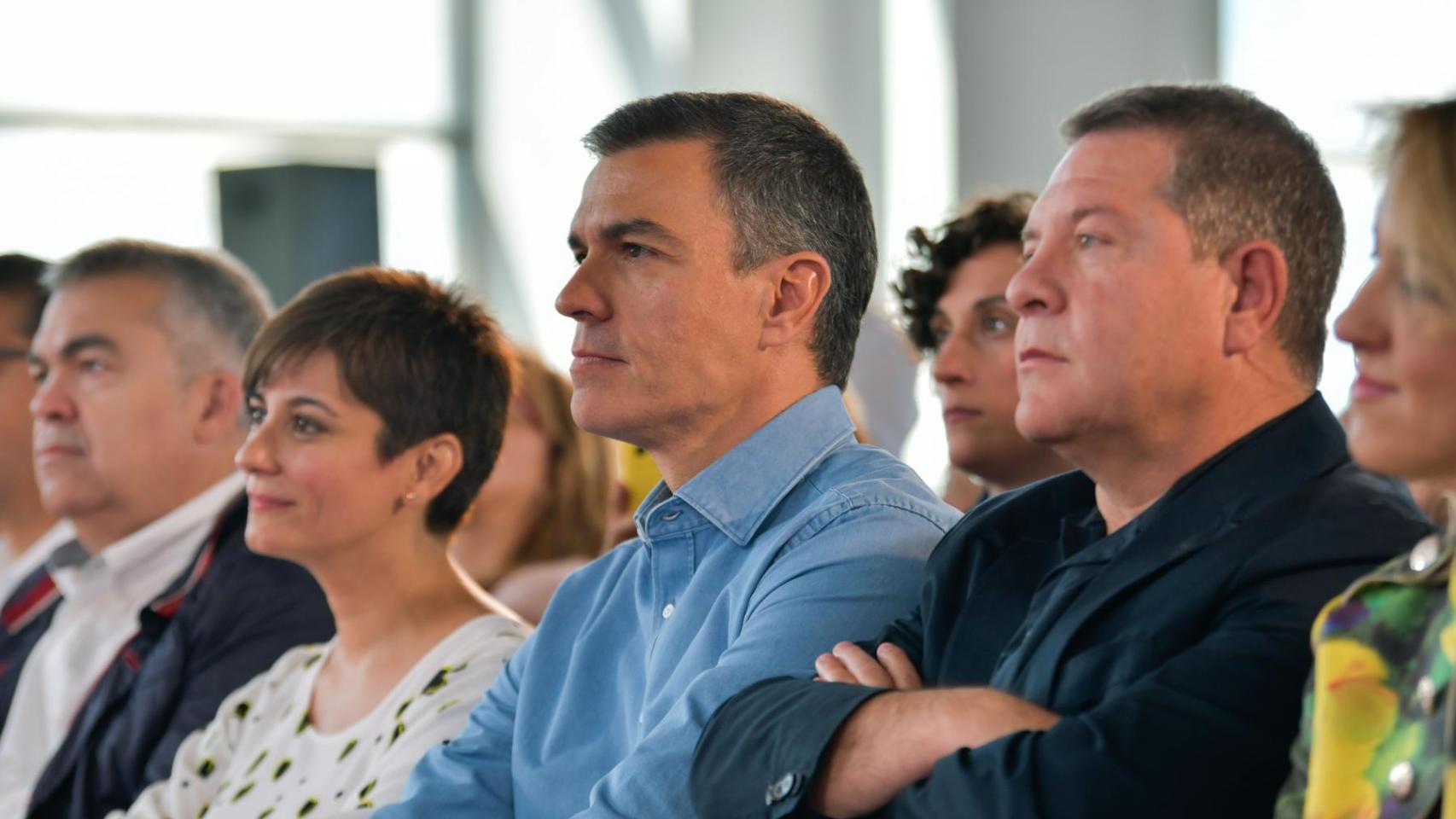 Isabel Rodríguez, Pedro Sánchez y Emiliano García-Page en un mitin del PSOE.