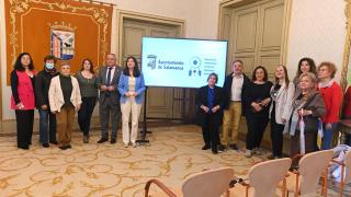 La concejala del Ayuntamiento de Salamanca, Myriam Rodríguez y miembros de la asociación Ascbyc.