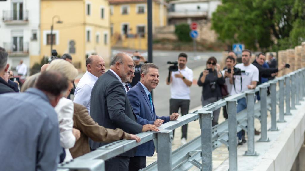 El presidente de Castilla-La Mancha, Emiliano García-Page y su vicepresidente primero, José Luis Martínez Guijarro, durante la inauguración.