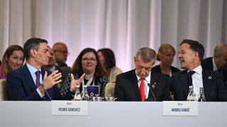 El presidente del Gobierno, Pedro Sánchez; el primer ministro checo, Andrej Babis; y el jefe de la OTAN, Mark Rutte, durante la reunión de la Comunidad Política Europea en Armenia