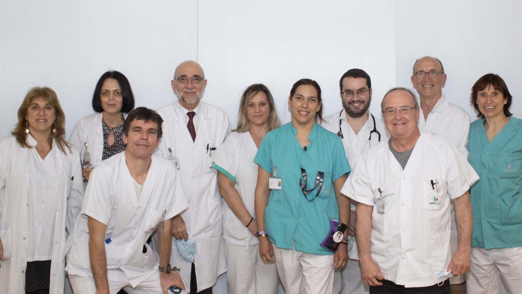 Ernest Balaguer, cuarto por la izquierda, con el equipo de la Unidad de Investigación Clínica del centro.
