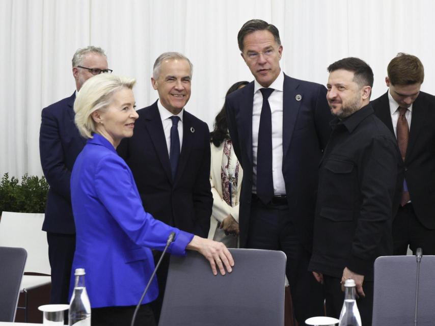 Ursula von der Leyen, Mark Carney, Mark Rutte y Volodímir Zelenski, durante la cumbre de la Comunidad Política Europea.