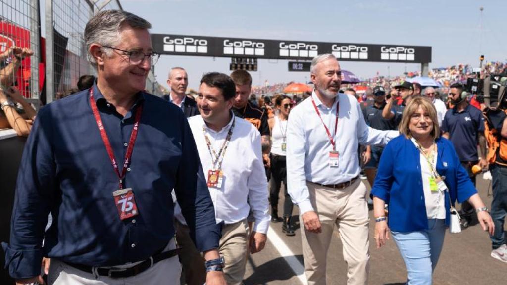 Manuel Blasco, exconsejero de Turismo, a la izquierda, junto a Jorge Azcón en Motorland