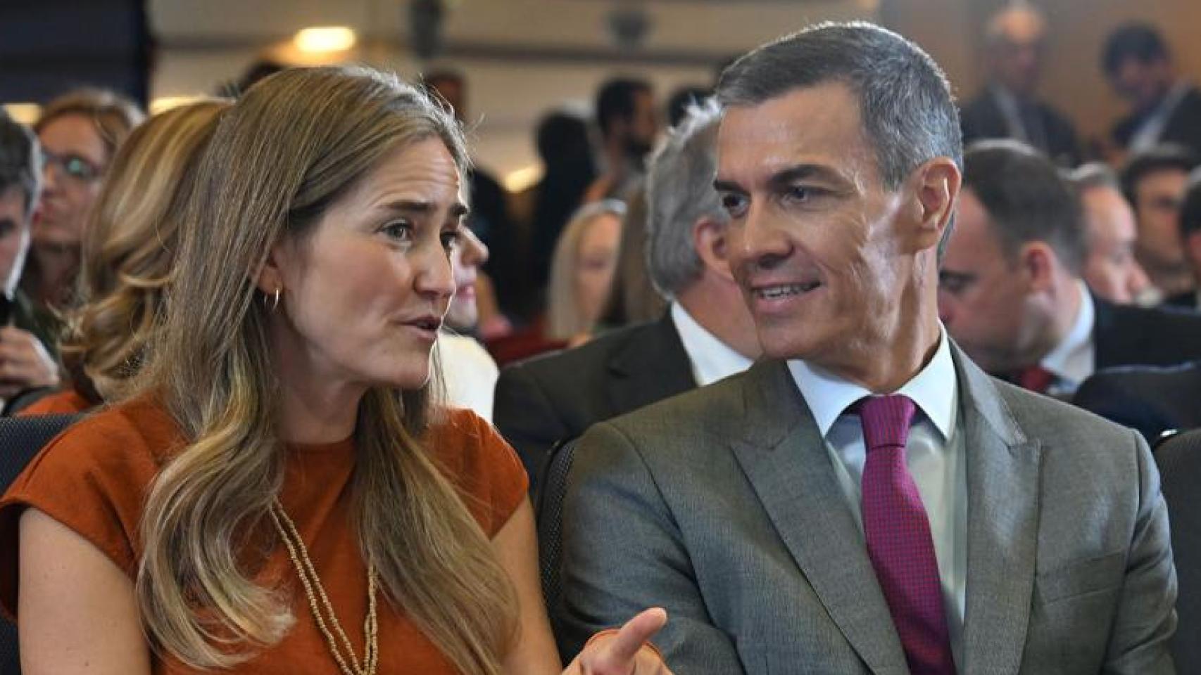 Sara Aagesen, ministra de Transición Ecológica y Pedro Sánchez, presidente del Gobierno de España.