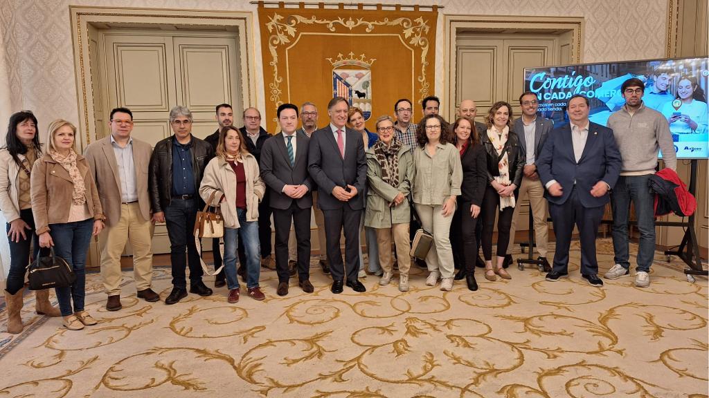 Foto de grupo de todos los actores que han intervenido en la configuración de la campaña Sal de Compras 2026.