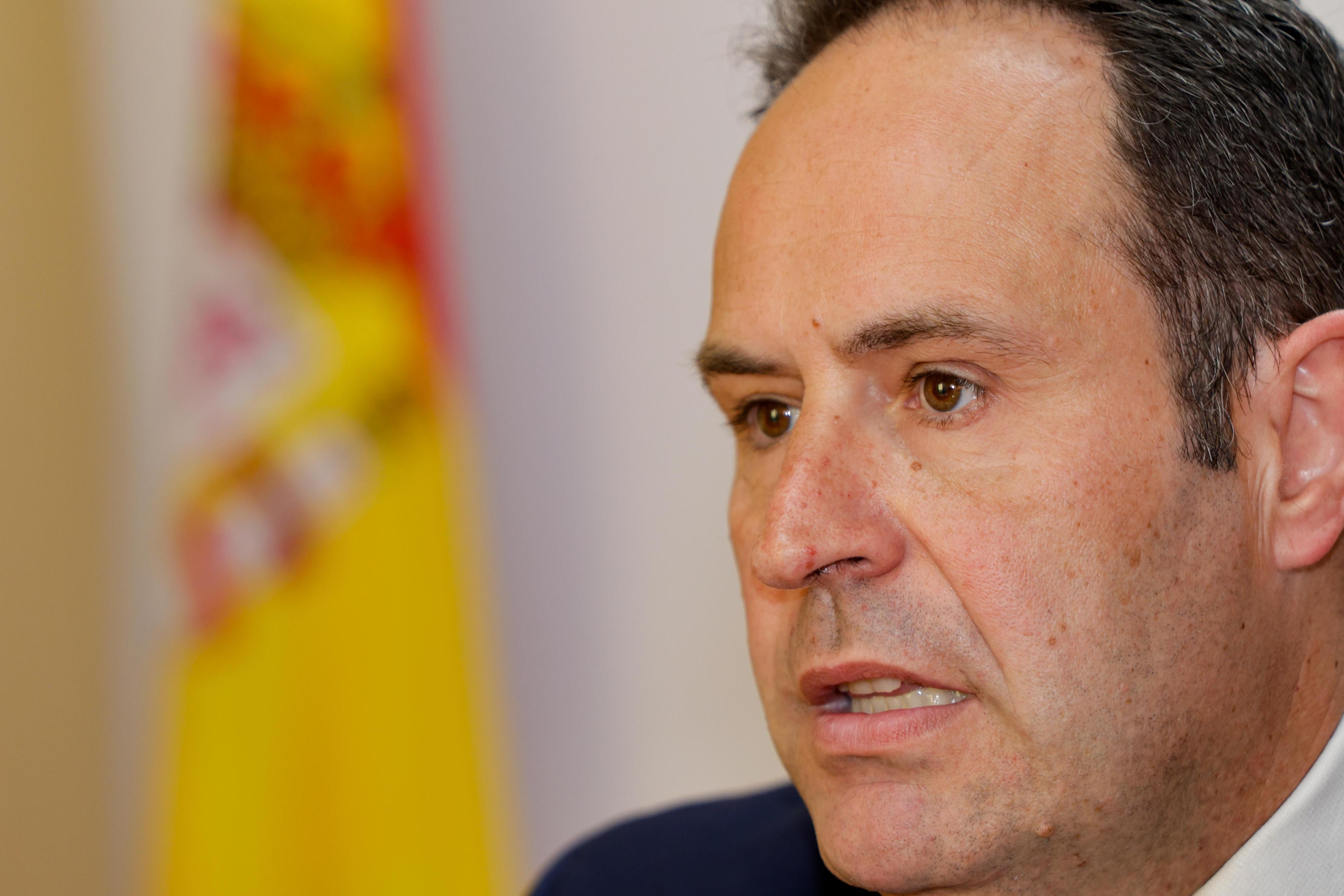 Martín-Buro atendió a EL ESPAÑOL de Castilla-La Mancha en las Cortes regionales.