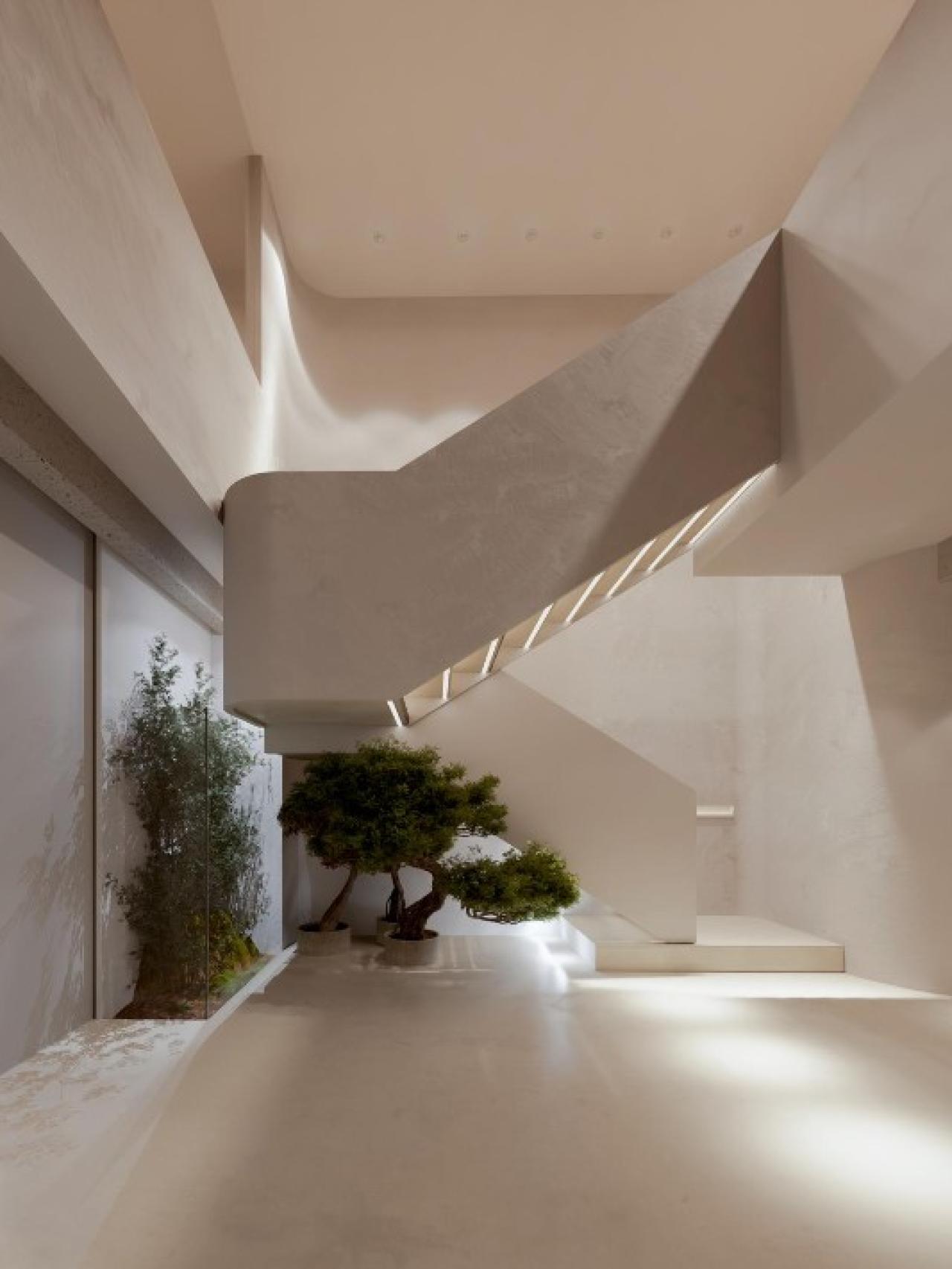 Escalera del pasillo.