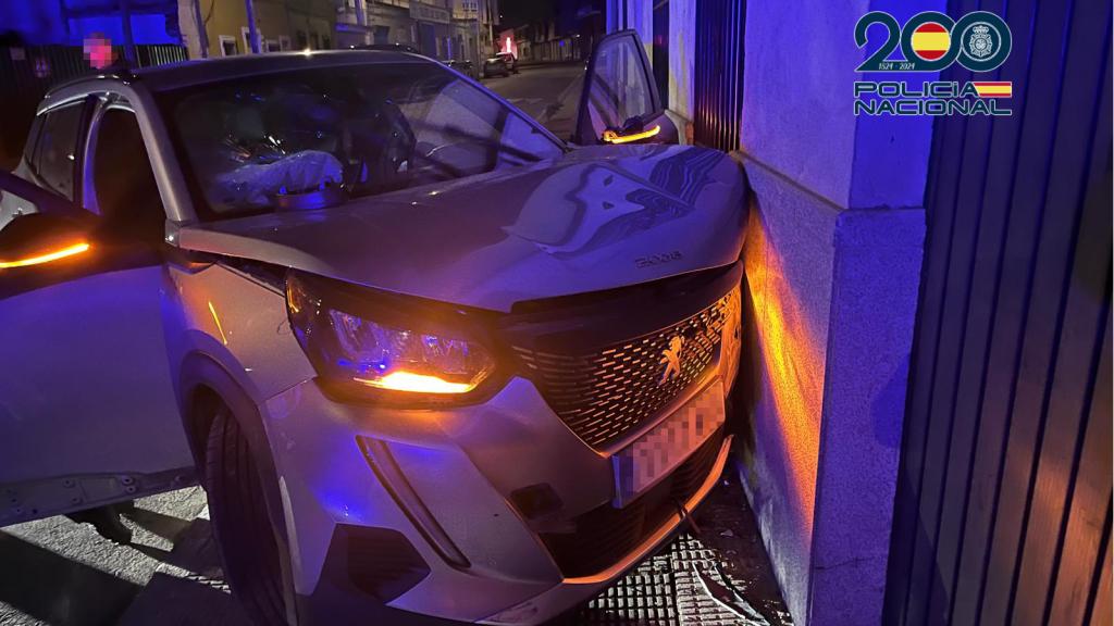 El vehículo utilizado por los presuntos ladrones sufrió un accidente en Mora.