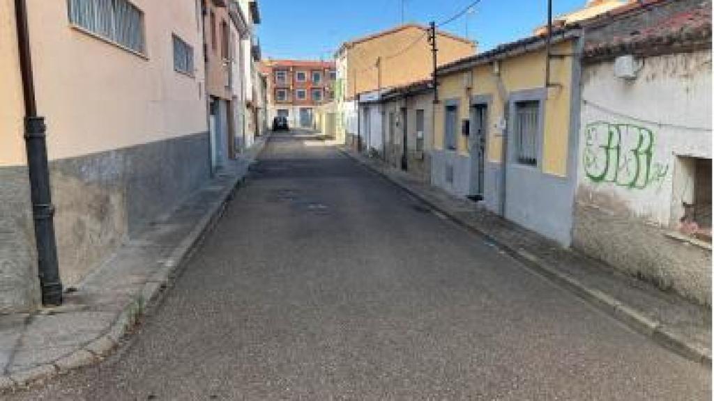 Imagen de la calle San Gregorio del barrio de Pinilla, donde se va a intervenir.