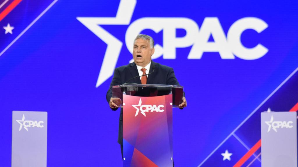 Viktor Orbán en una conferencia CPAC en 2022