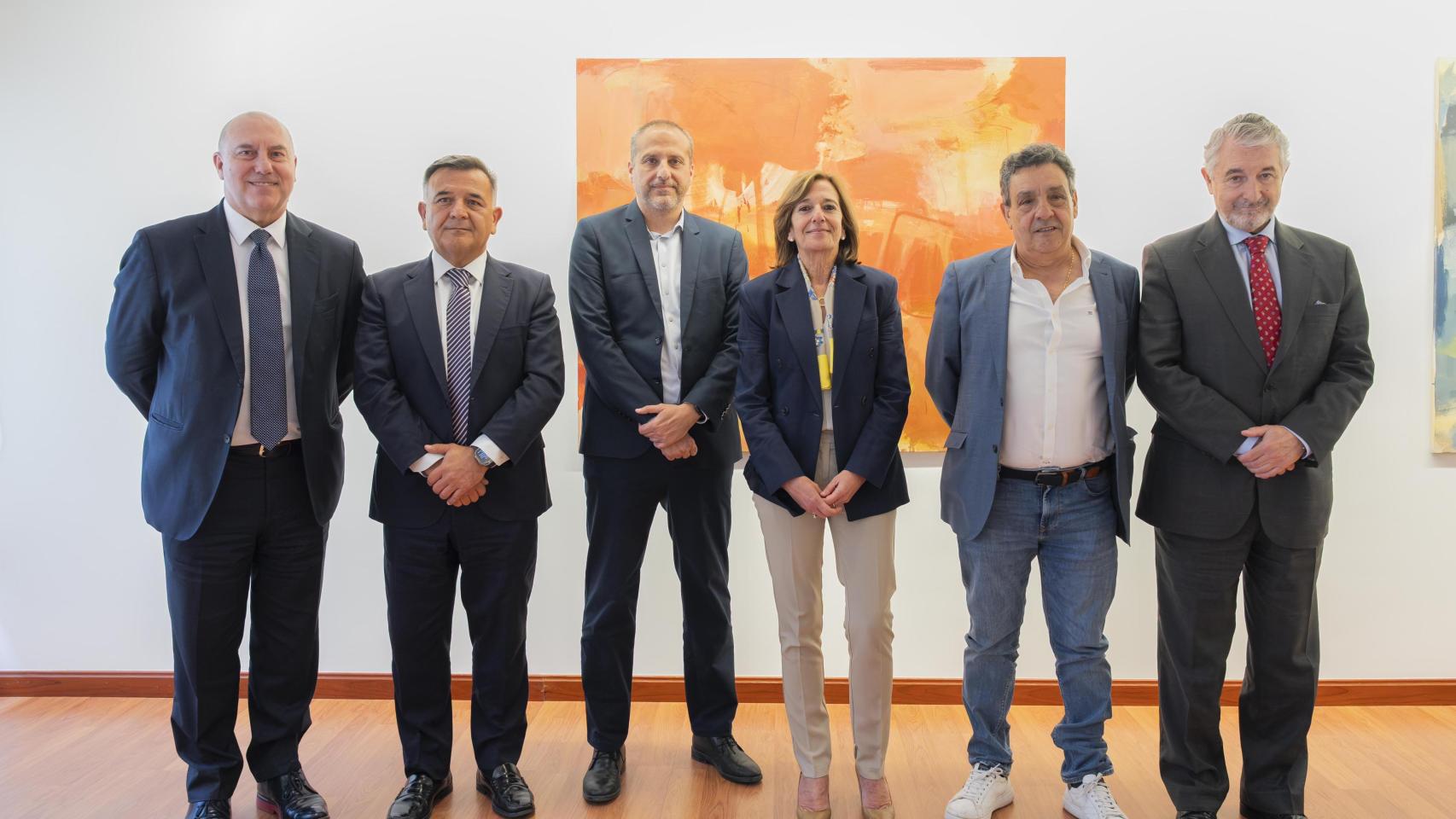 Artur Reñé Cabezas, presidente de Asecore; Pedro Pablo Sanz Casado, director gerente de AMAT; Ramón González Monroy, secretario general de la Federación de Servicios de CCOO (CCOO-Servicios); Mirenchu del Valle Schaan, presidenta de UNESPA; Antonio Oviedo García, secretario general de la Federación de Servicios, Movilidad y Consumo de UGT (FeSMC-UGT) y José Manuel Romar Lage, secretario de CEM.