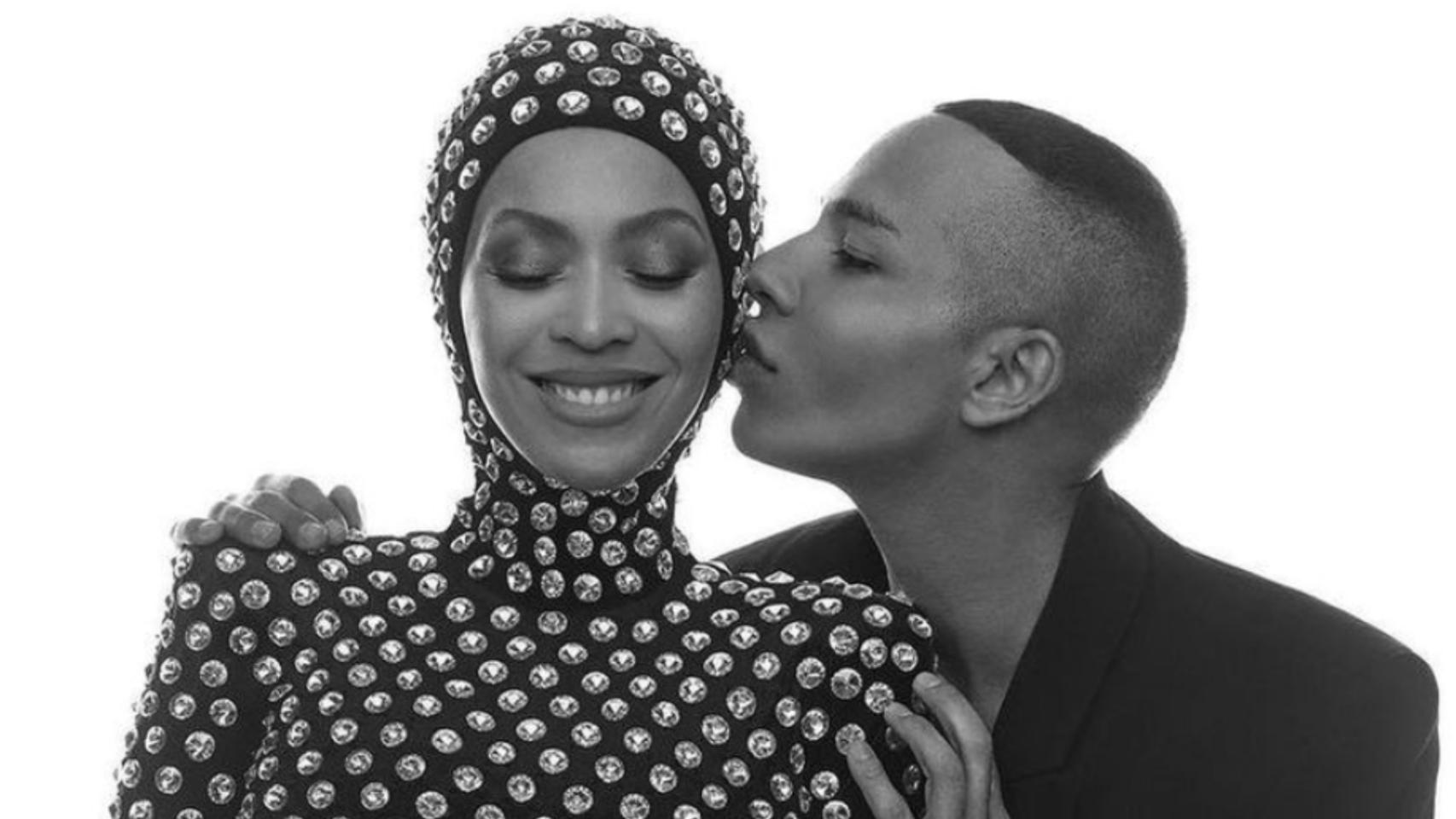 Beyoncé y el diseñador Olivier Rousteing en el 'shooting' de su primera colección conjunta en 2022. 