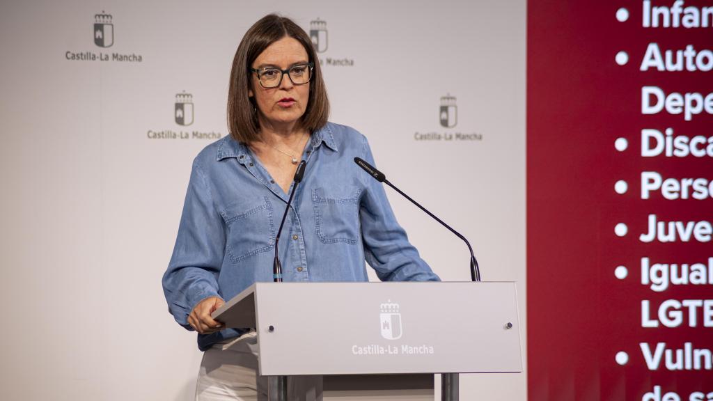 Esther Padilla, portavoz del Gobierno de Castilla-La Mancha en su comparecencia ante la prensa en el Palacio de Fuensalida.