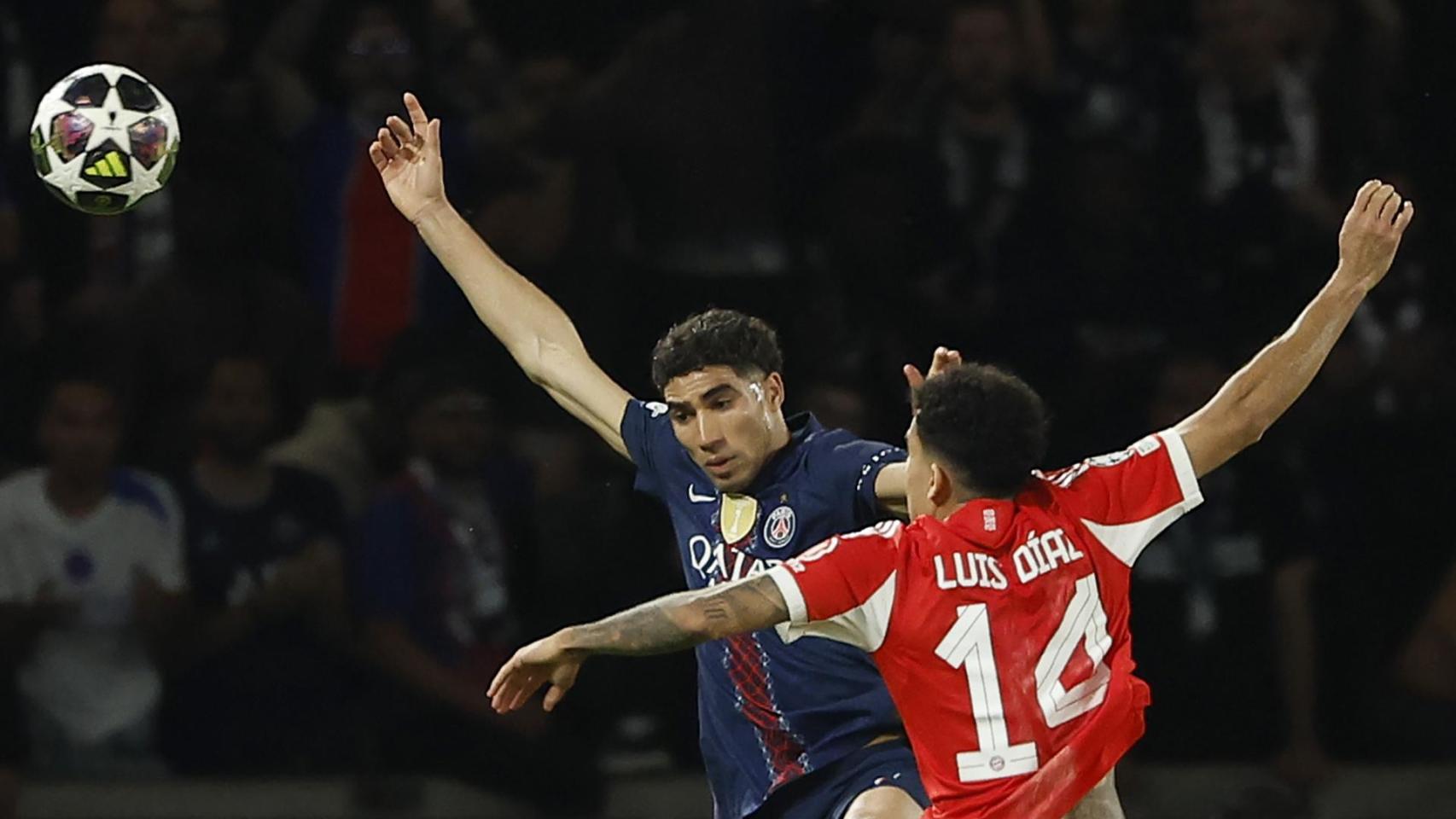 Achraf Hakimi y Luis Díaz, en el PSG - Bayern Munich de Champions League