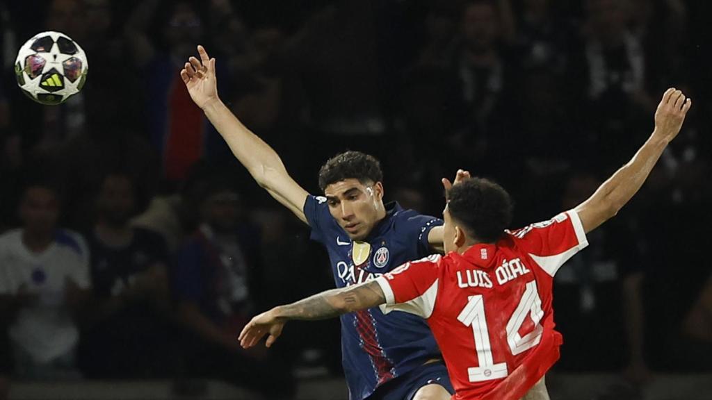 Achraf Hakimi y Luis Díaz, en el PSG - Bayern Munich de Champions League
