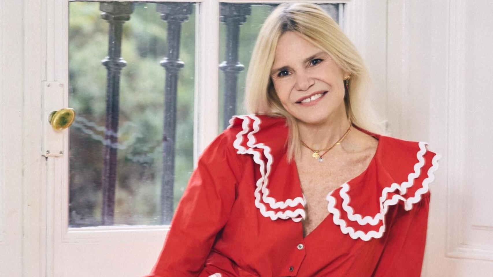 Eugenia Martínez de Irujo con un diseño de su flamante colección. 