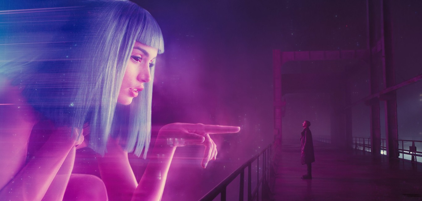 El anuncio de Joi se ofrece al Agente K en 'Blade Runner 2049'.