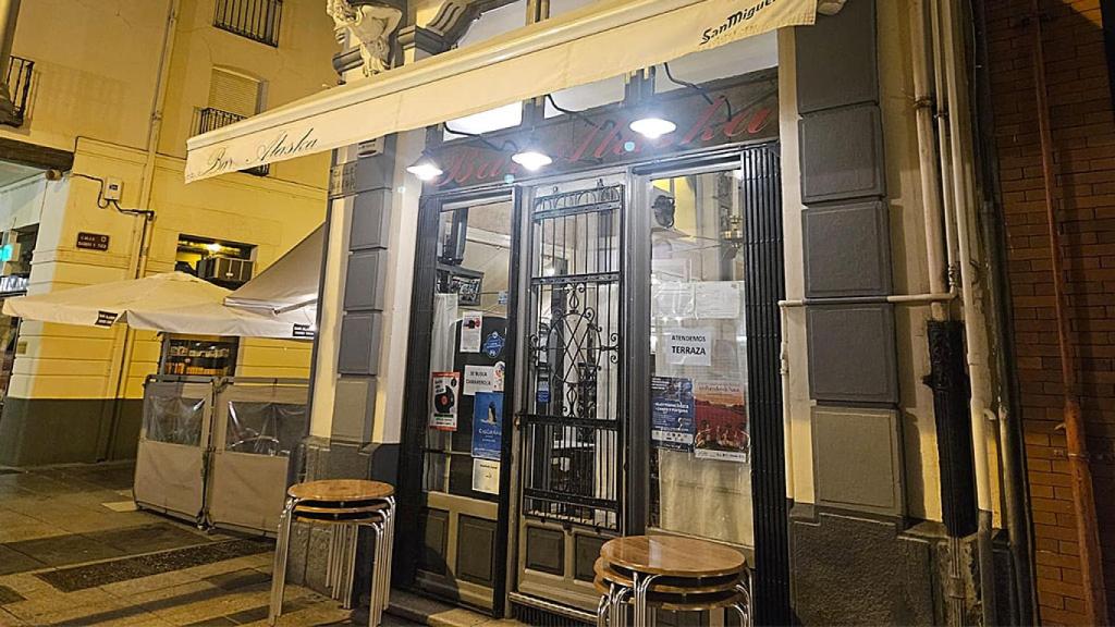 Fachada del Bar Alaska en Palencia.