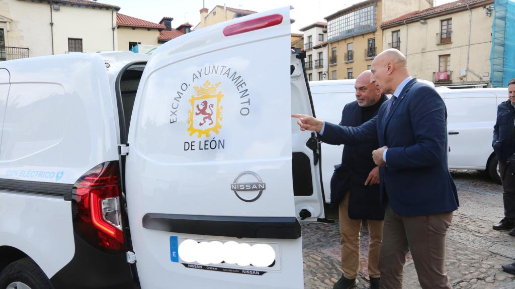 Incorporación al parque móvil municipal de seis vehículos eléctricos. 
