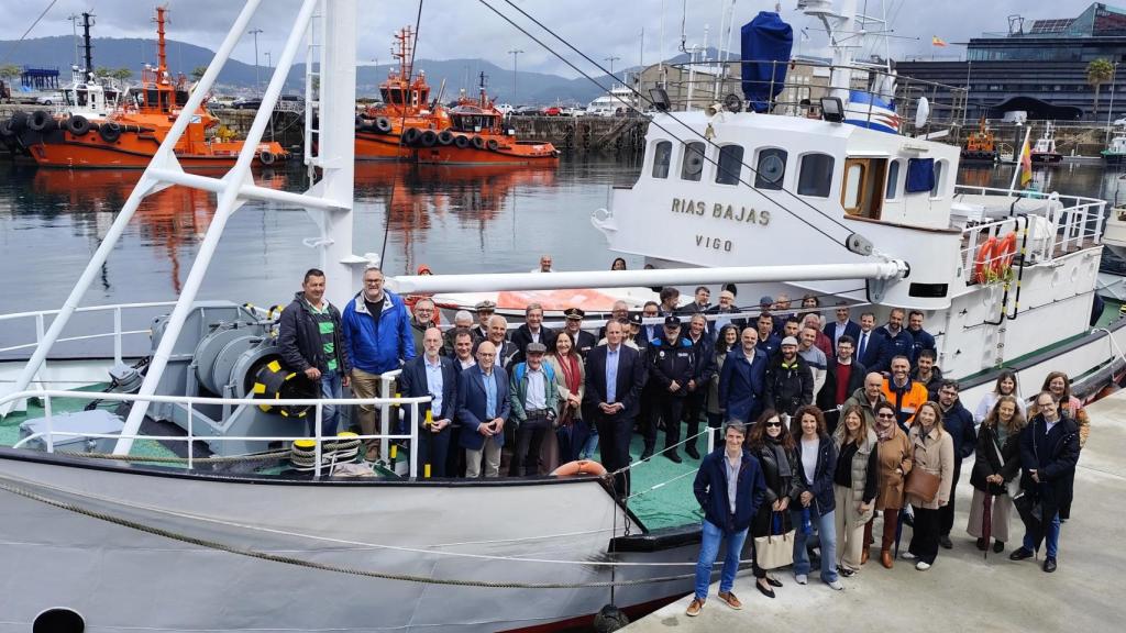 Vigo rinde homenaje al histórico buque Rías Bajas