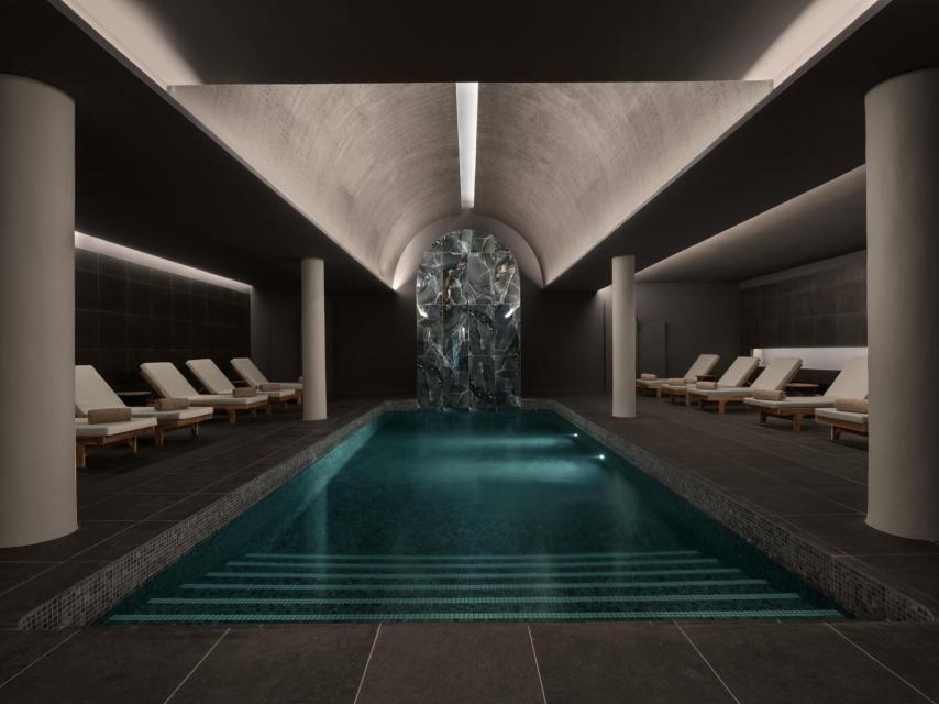 La piscina cubierta del spa.
