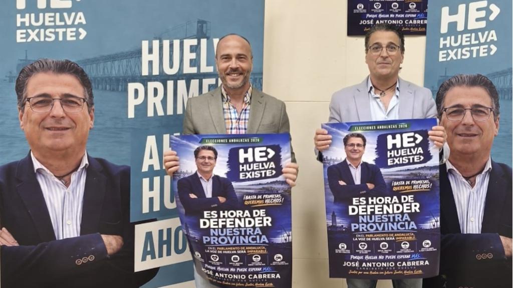 José Antonio Cabrera, junto a Rafael Gavilán (izquierda), inauguran la campaña del partido. 