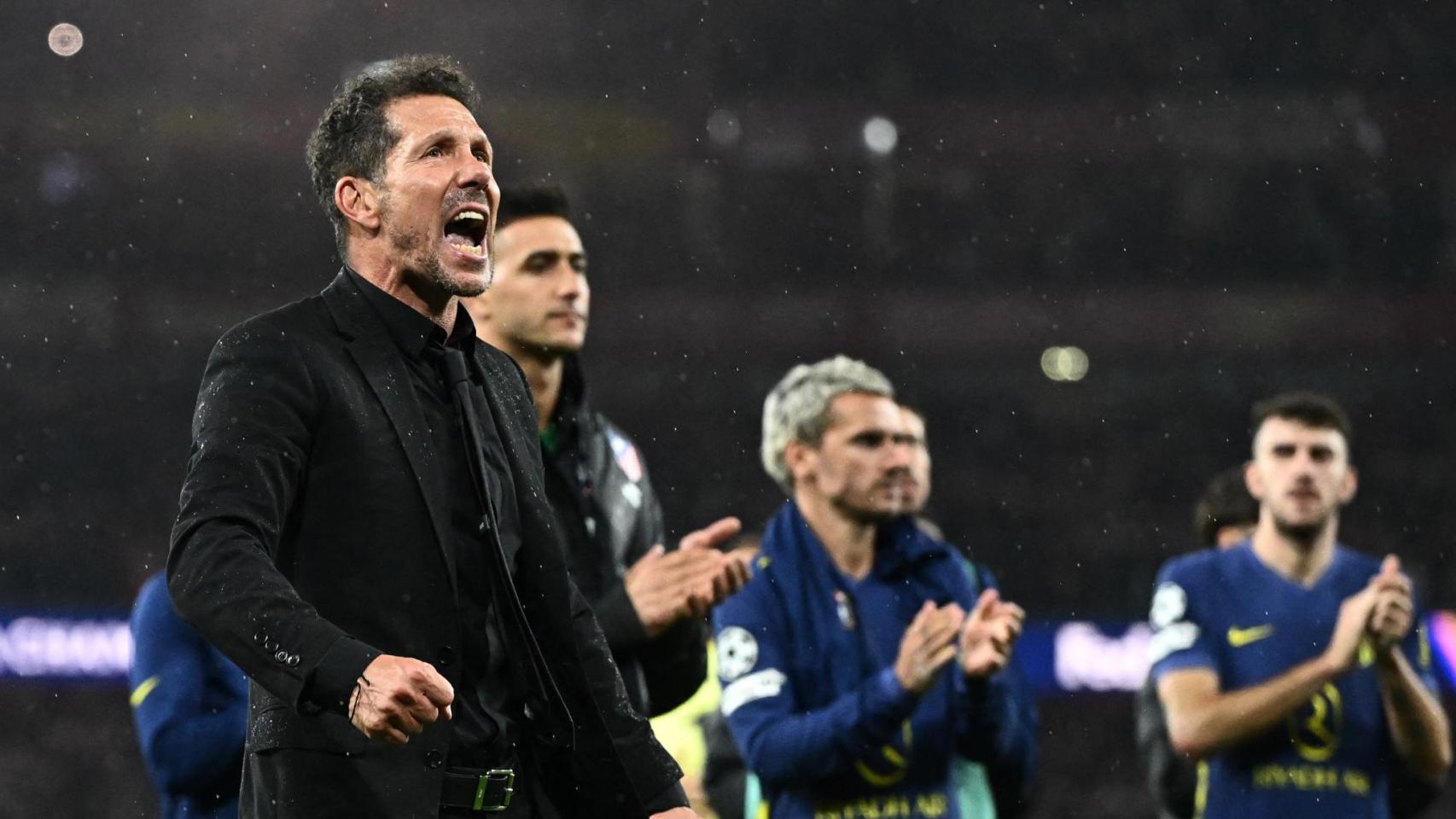 Simeone y sus jugadores agradecen el apoyo a la afición desplazada a Londres.