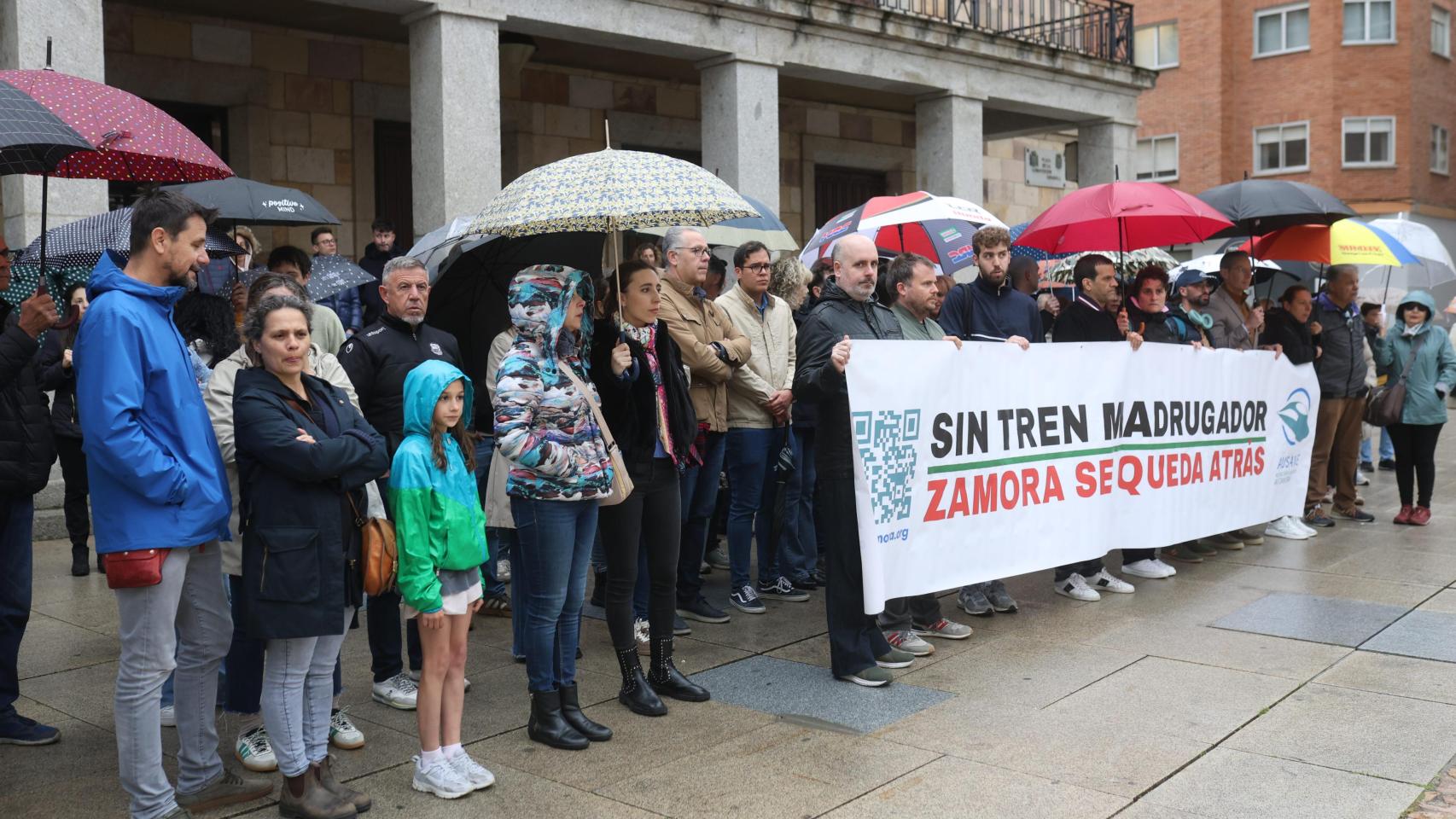 Concentración de AUSAVE para exigir la restitución inmediata de esta frecuencia y el fin de una política ferroviaria que relega sistemáticamente a Zamora