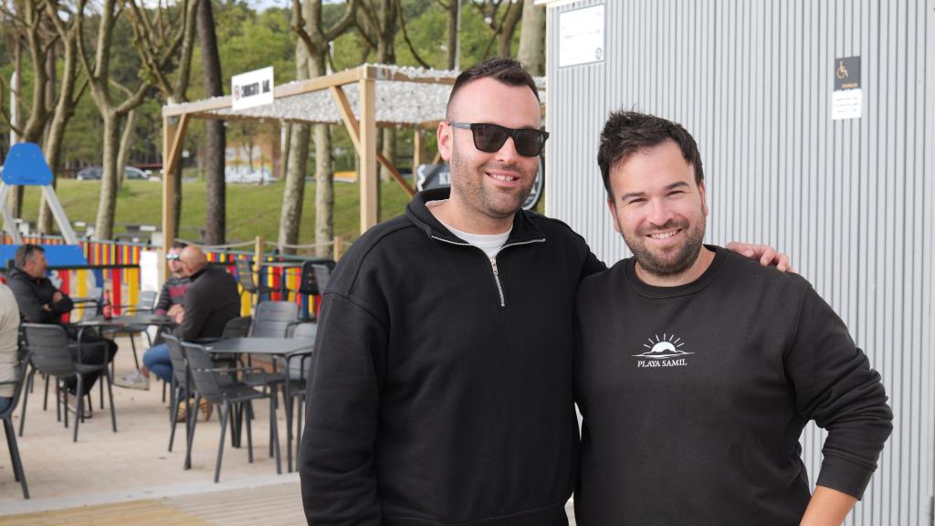 Alberto y Manuel, dueños del Chiringuito de Samil