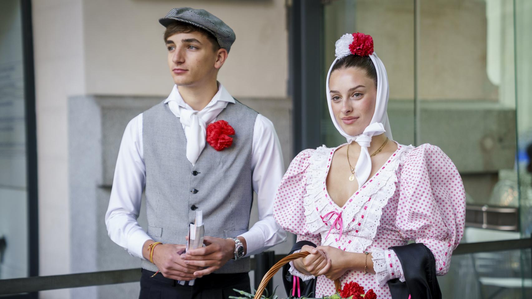 Una pareja de chulapos en San Isidro.