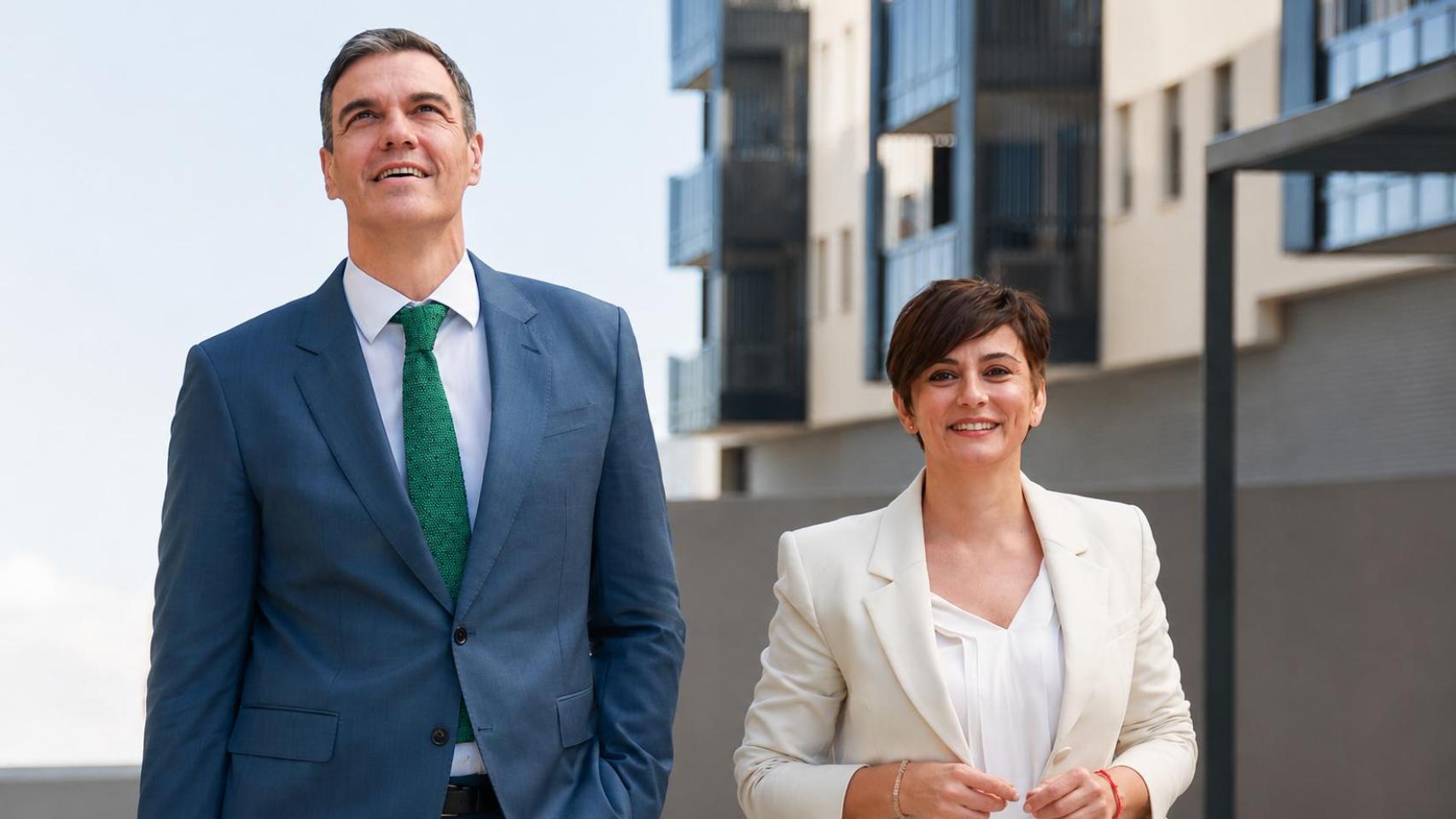 Isabel Rodríguez y Pedro Sánchez.