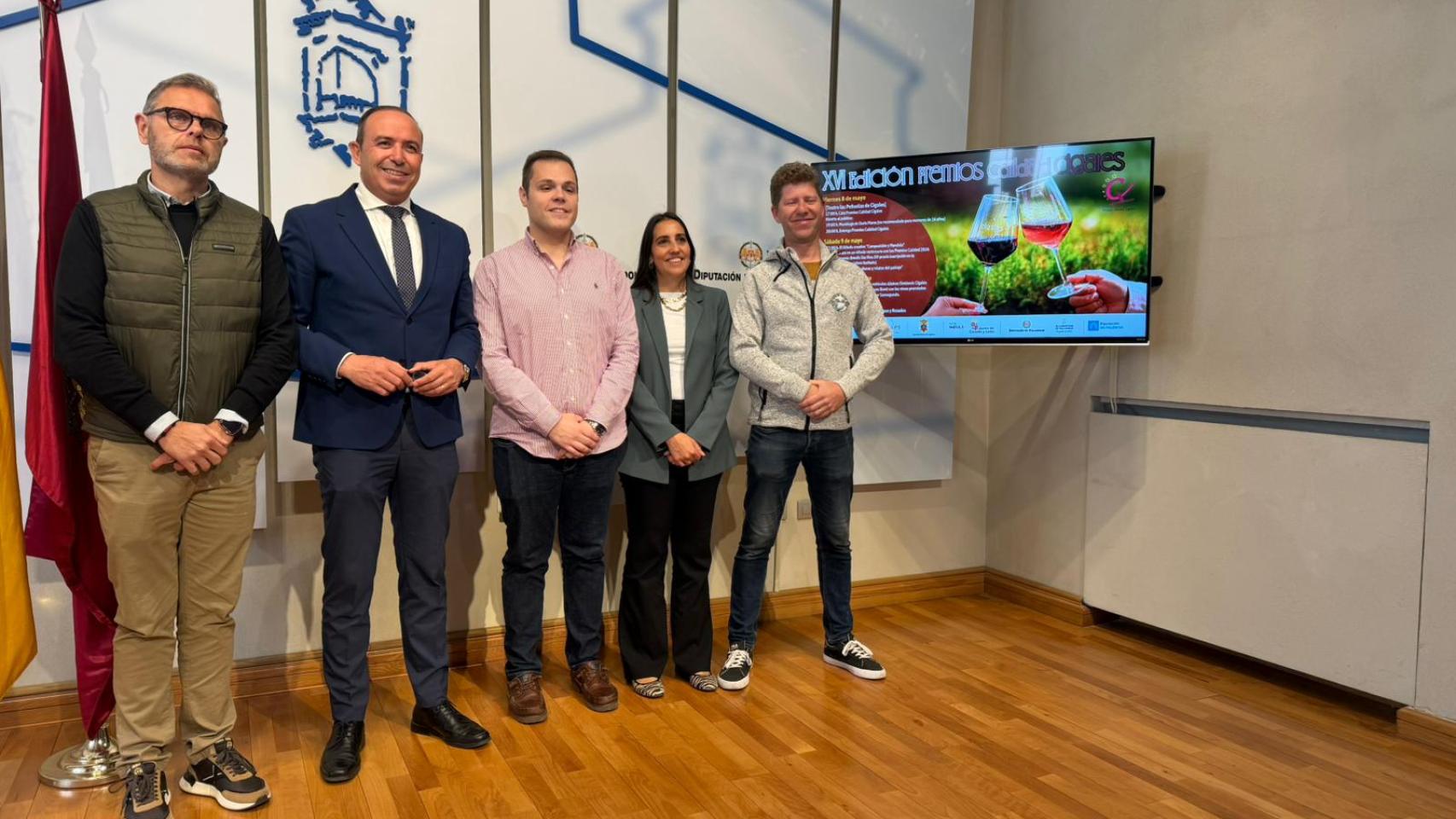 Raúl Escudero, Víctor Alonso, Jaime Rodríguez, María del Val y Antonio Gil presentan los Premios Calidad, Concentración de coches clásicos y jornadas de tapa y rosados de Cigales 