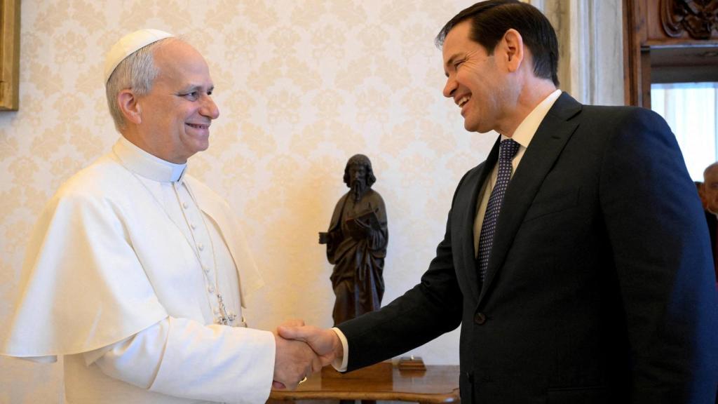 El Papa León XIV y el Secretario de Estado Marco Rubio se reunieron por primera vez en mayo de 2025. Foto de archivo