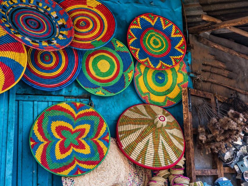 Uno de los puestos de Merkato, un festival de colores.