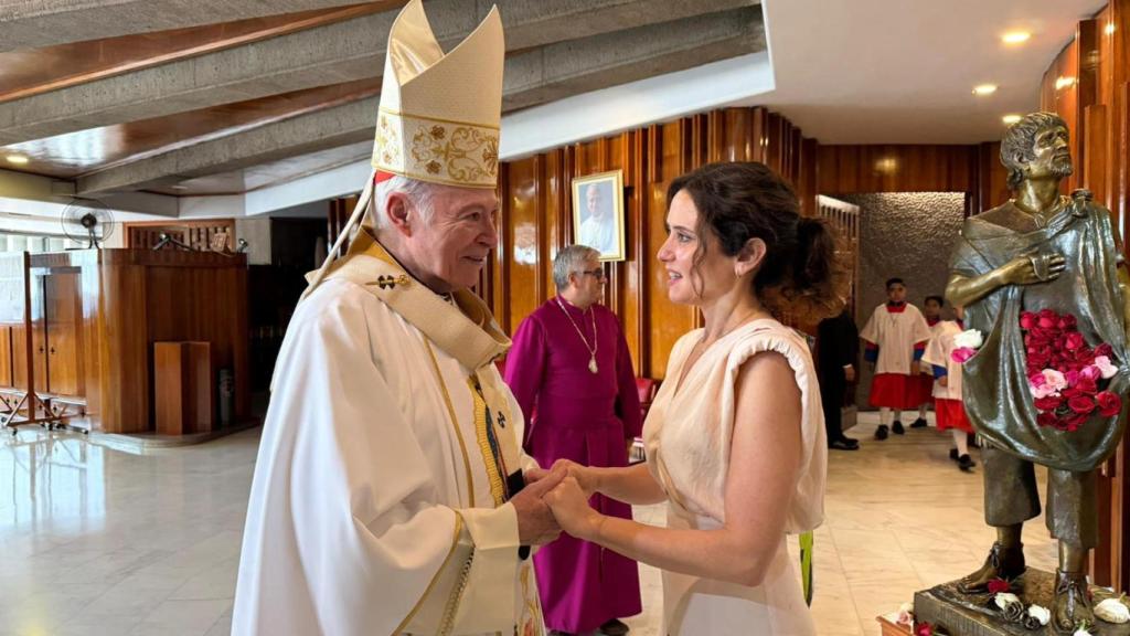 Díaz Ayuso, en una misa en la Basílica de Santa María de Guadalupe de México. 