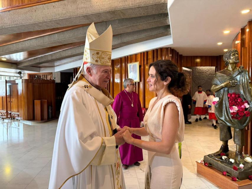 Díaz Ayuso, en una misa en la Basílica de Santa María de Guadalupe de México.